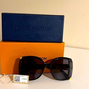 Louis Vuitton sunglasses Mood for love Black new in box Z1294W